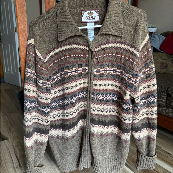 Tiara Woman’s Zip-Up Sweater with Earthy Tones - Picture 1 of 3